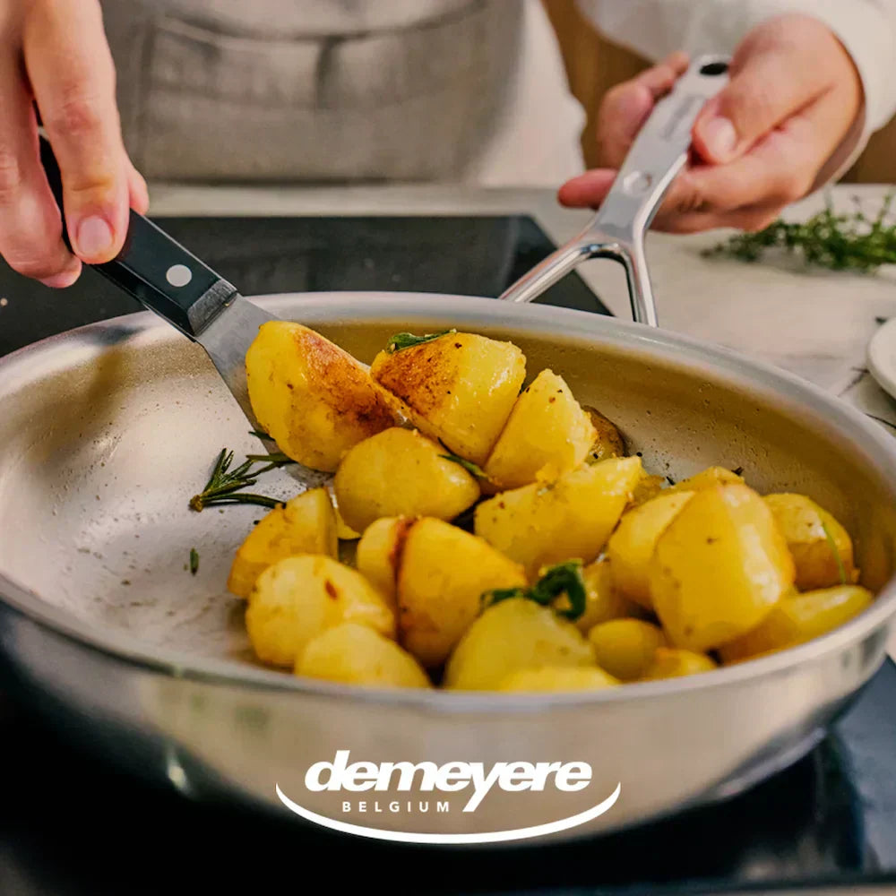 Waarom bakt eten aan in een RVS pan? Zo voorkom je plakken