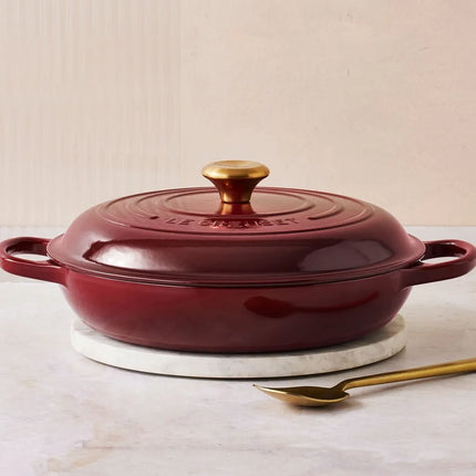 Le Creuset flacher Bräter Campagnard Signature Granat 30 cm