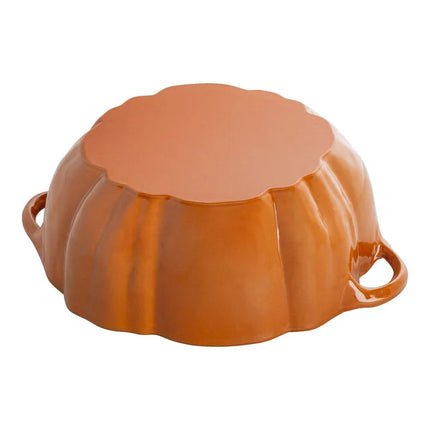 Staub Pompoen Cocotte Kaneel 24cm / 3.25L onderzijde pan